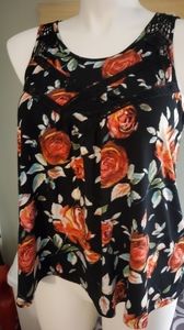 Floral lace flowy tank